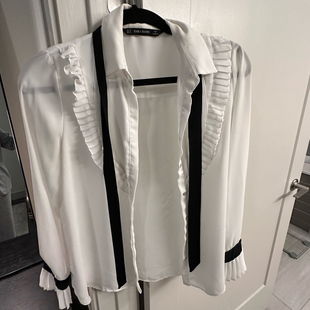 Woman’s Zara top